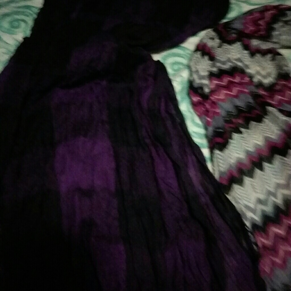 Two Light Weight Spring Scarves - Picture 2 of 4